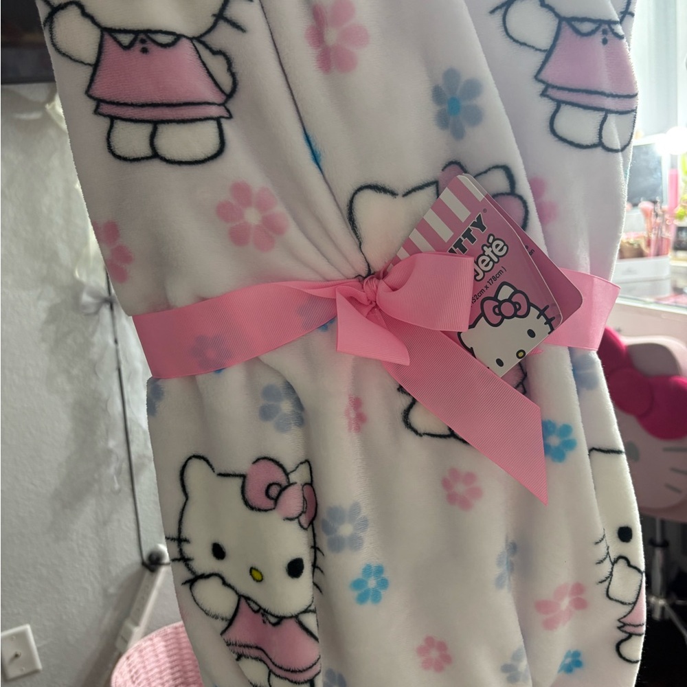 Hello Kitty Cozy Flowers Throw